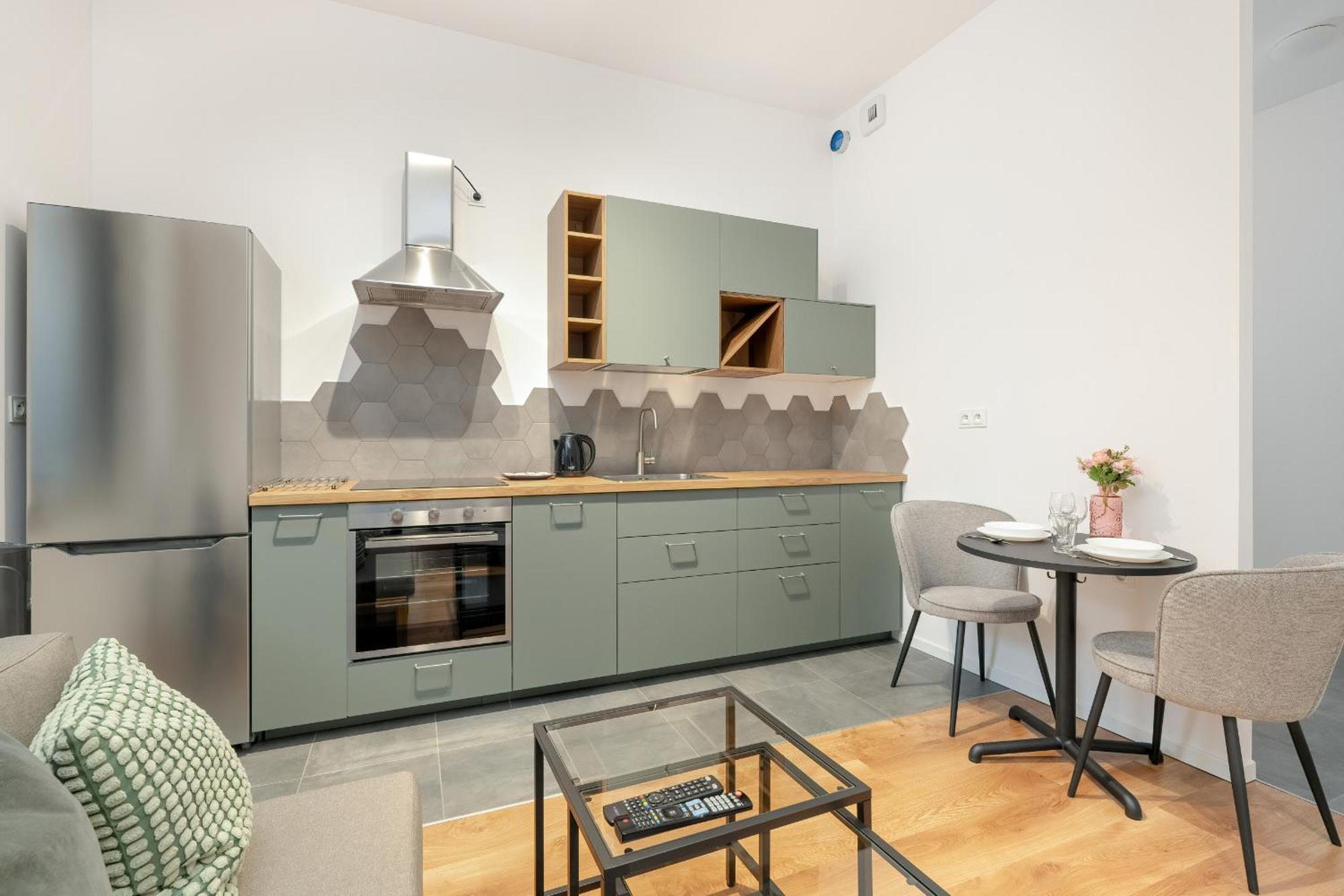 Cozy Studio With Balcony And Free Garage By Noclegi Renters ポズナン エクステリア 写真
